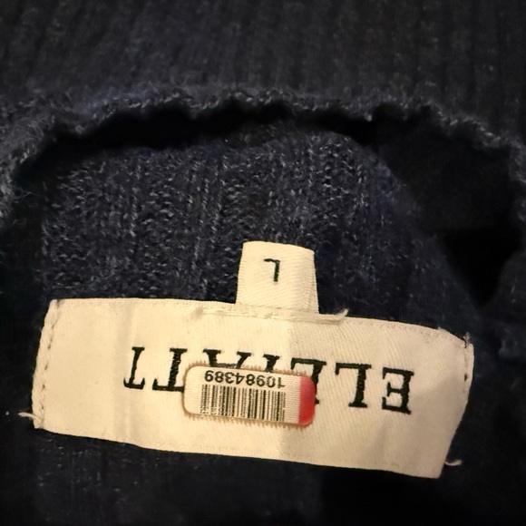 Elliatt Cold Shoulder Ribbed Maxi Dress in Navy - Picture 3 of 5